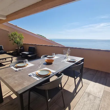 3 Pieces Avec Terrasse Vue Mer, Piscine Et Parking A Sainte-maxime - Fr-1-780-96 *