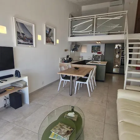 3 Pieces Avec Terrasse Vue Mer, Piscine Et Parking A Sainte-maxime - Fr-1-780-96 *