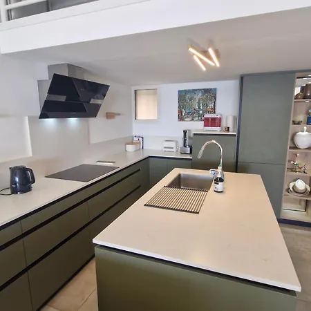 3 Pieces Avec Terrasse Vue Mer, Piscine Et Parking A Sainte-maxime - Fr-1-780-96 Апартаменти *