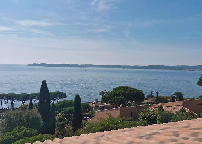 3 Pieces Avec Terrasse Vue Mer, Piscine Et Parking A Sainte-maxime - Fr-1-780-96 Апартаменти Сент-Максім