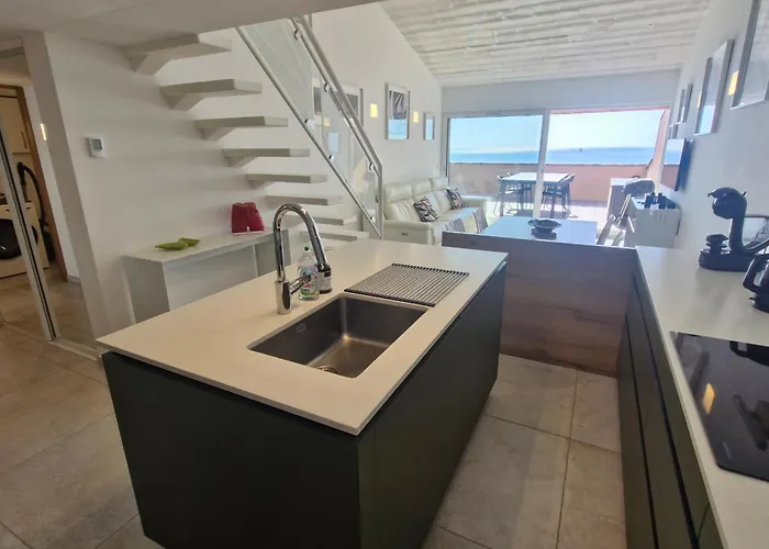 3 Pieces Avec Terrasse Vue Mer, Piscine Et Parking A Sainte-maxime - Fr-1-780-96 Сент-Максім