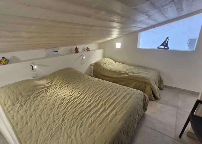 3 Pieces Avec Terrasse Vue Mer, Piscine Et Parking A Sainte-maxime - Fr-1-780-96 * Сент-Максім