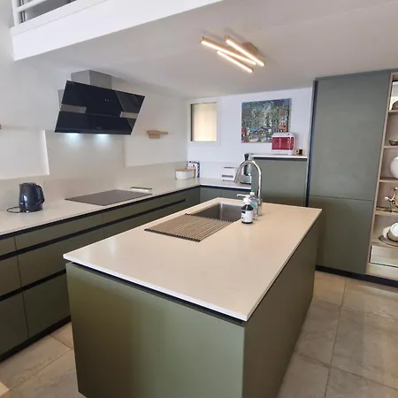 3 Pieces Avec Terrasse Vue Mer, Piscine Et Parking A Sainte-maxime - Fr-1-780-96 * Sainte-Maxime