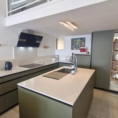 3 Pieces Avec Terrasse Vue Mer, Piscine Et Parking A Sainte-maxime - Fr-1-780-96 圣马克西姆