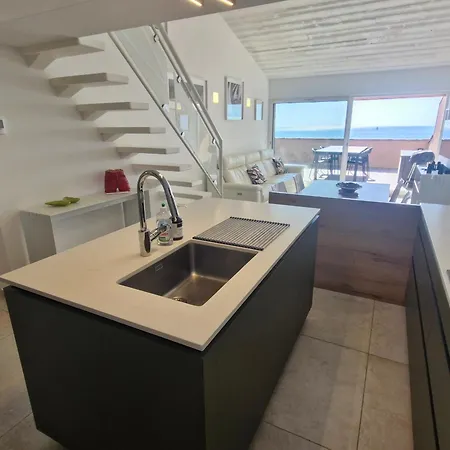 3 Pieces Avec Terrasse Vue Mer, Piscine Et Parking A - Fr-1-780-96 Сент-Максім