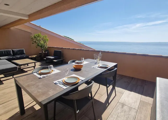 3 Pieces Avec Terrasse Vue Mer, Piscine Et Parking A Sainte-maxime - Fr-1-780-96 *