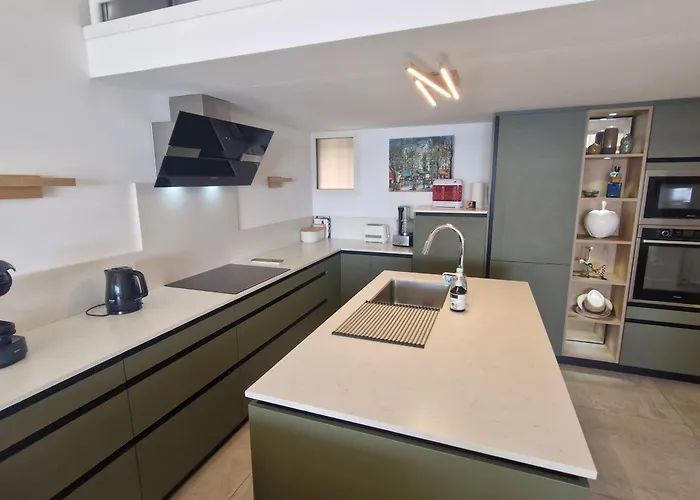 3 Pieces Avec Terrasse Vue Mer, Piscine Et Parking A Sainte-maxime - Fr-1-780-96 アパート *