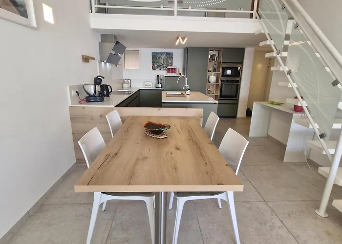 3 Pieces Avec Terrasse Vue Mer, Piscine Et Parking A Sainte-maxime - Fr-1-780-96 Apartment *