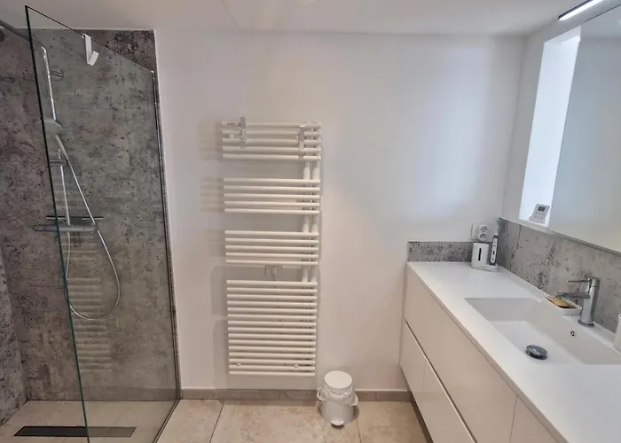 Apartment 3 Pieces Avec Terrasse Vue Mer, Piscine Et Parking A Sainte-maxime - Fr-1-780-96 *