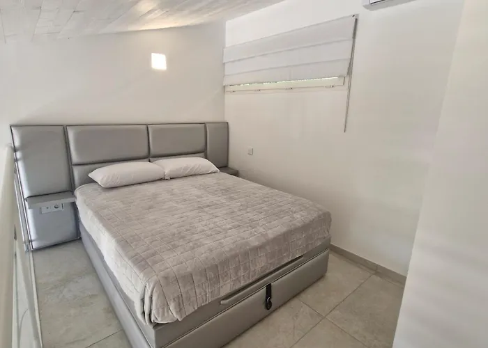 Apartment 3 Pieces Avec Terrasse Vue Mer, Piscine Et Parking A Sainte-maxime - Fr-1-780-96 *